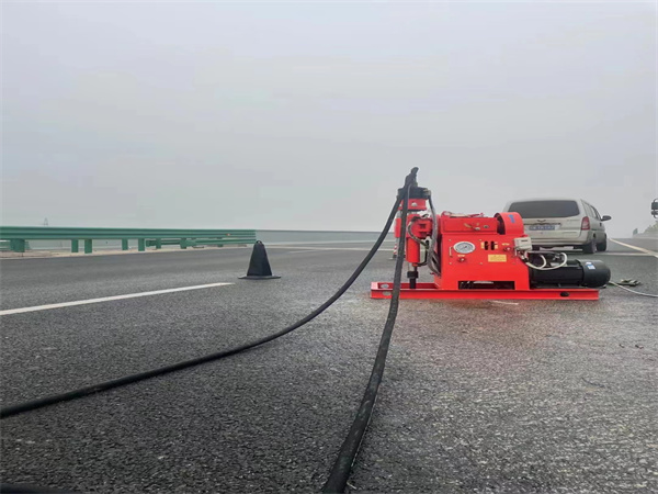 双阳马路路基路面开裂下沉注浆加固灌浆